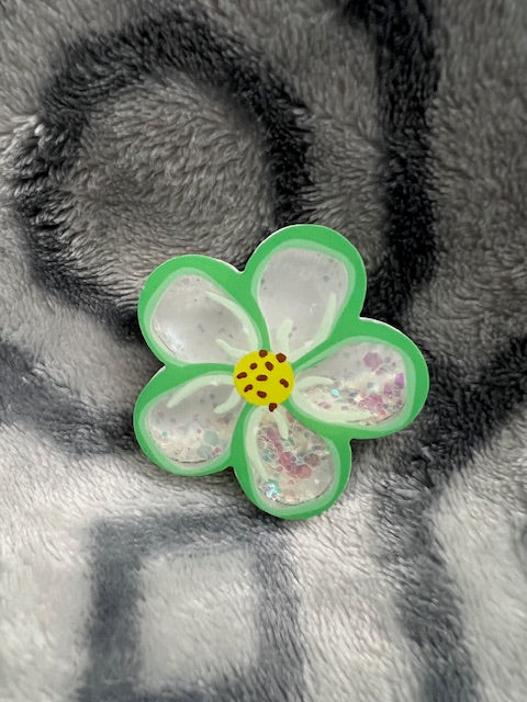 Daisy Shaker Badge Reel